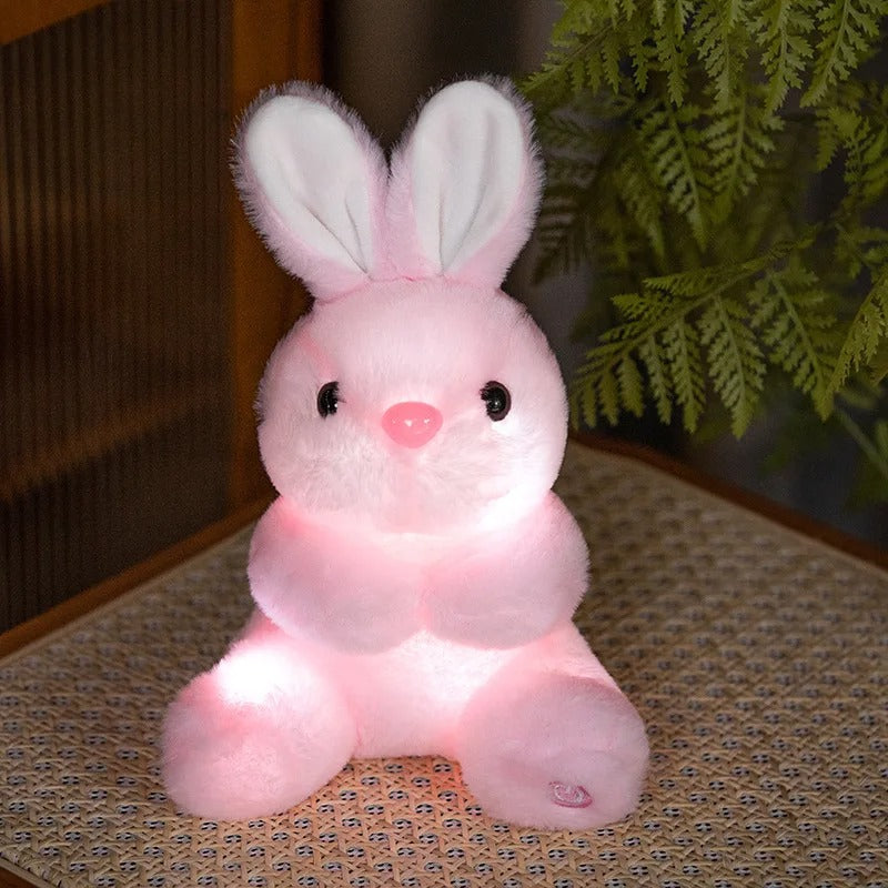 Doudou-lapin-rose-assis