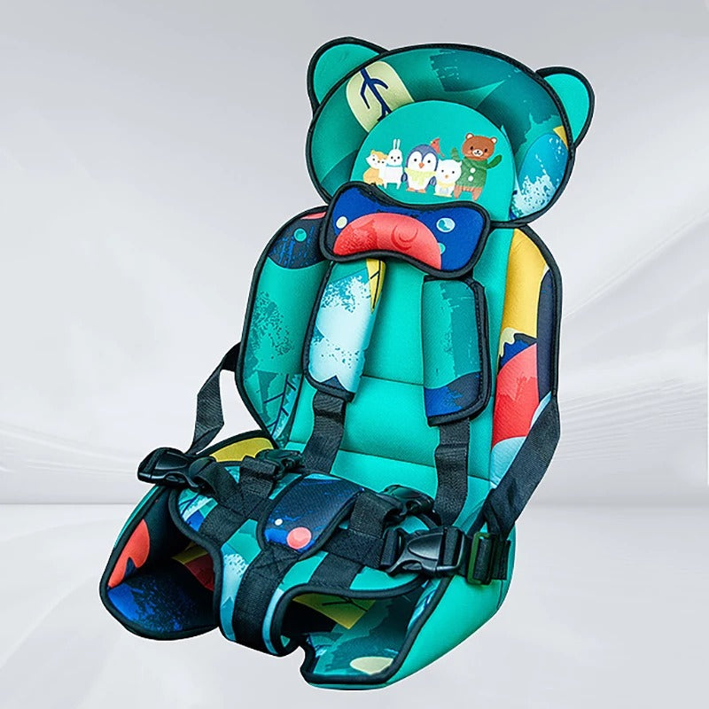 Siège auto bebe BabyBear ™ protège bébé des dangers et garde la ceinture dans la bonne position pour plus de sécurité.